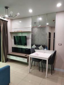 1 BR 5mins to beach high floor Dusit Grand Condo
