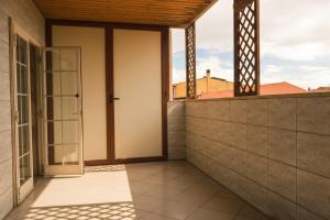 Elmas Family Apartment with Large Terrace Close to the Airport