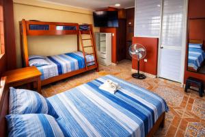 HOSPEDAJE EL CANTARO II