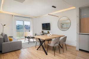 MARBELLA HOME RENTALS - Marina Banus, Puerto Banus, 2BR Renovated, pool & parking