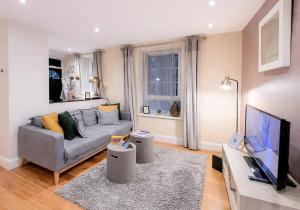 Fully Furnished 2BDR Vauxhall Apt with Washer and Dryer near Oval, Nine Elms by NourNest Apartments