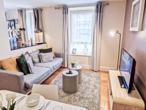 Fully Furnished Vauxhall Apt with Washer, Dryer, Wi-Fi near Oval & Nine Elms