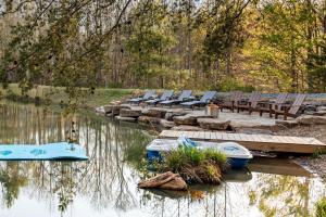 10 Acres, Hot Tub, Sauna, Stocked Fishing Pond