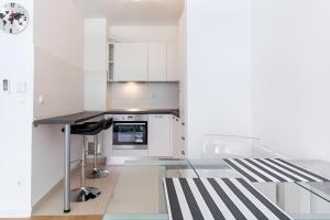 Flexible SelfCheckIns 9 - Zagreb - Garage - Electric vehicle ccharger - Loggia - New - Apartments Repinc 9