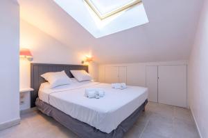 DUPLEX 2 Chambres -BALCON-PARKING-CARNOT A2B269