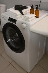 Grand F2 clim wifi lave linge vue mer résidence piscine mer à pied