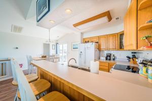 Oceans View - Kill Devil Hills MP 8, 200 Yds to Beach, Hot Tub, Pool Table, Pets OK