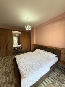 Vlora Lungomare Lions Gate 3