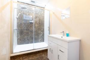 5 minutes from Hyde Park and Oxford Street 5 Bedrooms Apartment in Central London