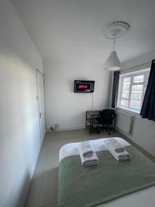 Spacious 3BR 2BA Central Walk to Paddington