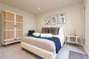 The Mancunian Blue - Manchester Luxury 2-Bed Corner Apartment