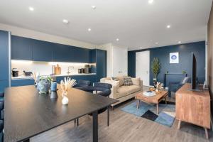 The Mancunian Blue - Manchester Luxury 2-Bed Corner Apartment