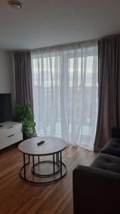 Penthouse height Flat, City View Balcony, Quiet, Free Wifi, Gym & More Minimalistic Home