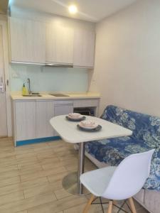 Seven Seas 2 mr.Karl