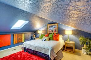 180 Main Channel View! Poolside Apt in Osage Beach