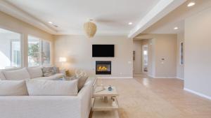 Gated Terra Lago Escape with Private Pool Hot Tub Outdoor Kitchen and Lounge