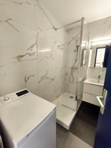 Superbe T2 lumineux avec vue dégagée et piscine