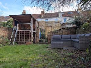 Charming 3-Bedroom House in Bristol with Garden - Perfect for Families