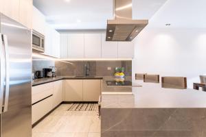 3097 - Paradise Cove 1B Yerbabuena