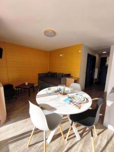 Superbe T2 lumineux avec vue dégagée et piscine