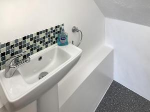 Mistletoe Cottage - Uk50581