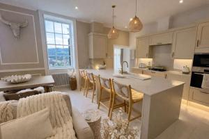 Grand 5-Bed Georgian Residences in Bath Centre with Garden & City Views