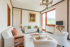 Piazza Cavour - by MyHomeInComo