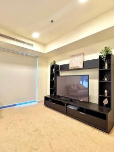 An Iconic Luxury Escape - Princess Tower - Dubais 3rd Tallest Tower
