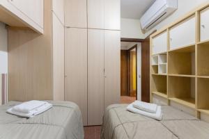 Aparteasy - Bright, large and central apartment in BCN
