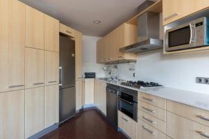 Aparteasy - Bright, large and central apartment in BCN