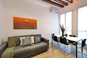 San Polo Apartment with Balcony