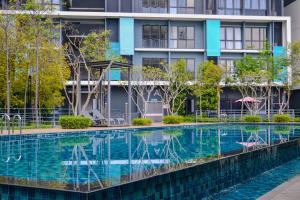 Core Soho Suite Bathtub With Netflix KLIA Sepang