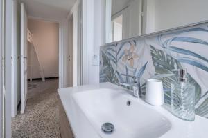 Focaincontromano Apartment with Sea View, Genoa