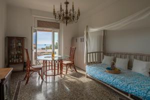 Focaincontromano Apartment with Sea View, Genoa