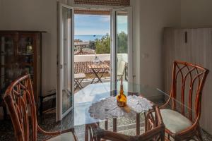 Focaincontromano Apartment with Sea View, Genoa