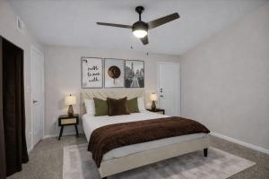 Huge 4 Bedroom Austin Retreat Near Downtown Pool Gym