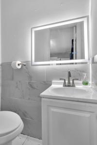 Contemporary 4BR Home Near Hospital