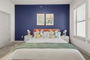 Luxe 2BR w 2 King Beds, Gym and Pool Access