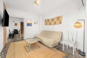 Boho Coastal Retreat with Jacuzzi, 1 min to Beach