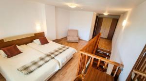 1BR Bright 300mbps WIFI Duplex - Two Floors