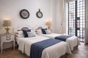 Luxury Apartment in Via dei Cartari Spacious, Elegant, Central Rome