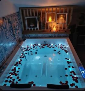 Nuit Romantique, Spa, Champagne, Cinéma, Flipper - Escapade Veyloise