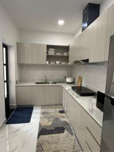 Charming 4-bedroom townhome in vibrant Phnom Penh!