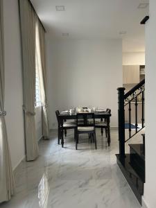 Charming 4-bedroom townhome in vibrant Phnom Penh!