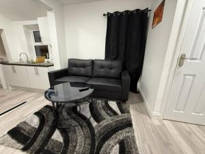 Cosy Six Bedroom House in Bedford Town