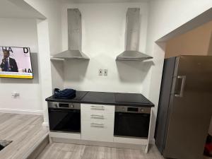 Cosy Six Bedroom House in Bedford Town