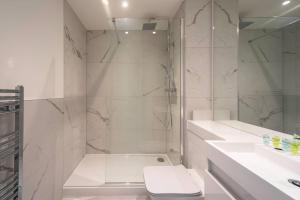 Modern 1 Bed Apartment in Gravesend w Games Room