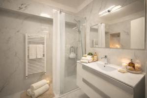 Steps from Santa Croce- Spacious with 2 bathrooms