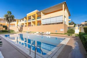 Bright And Modern 2 Bed Apartment