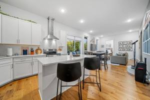 Private Rooftop, Karaoke FUN & More | Sleeps 10+